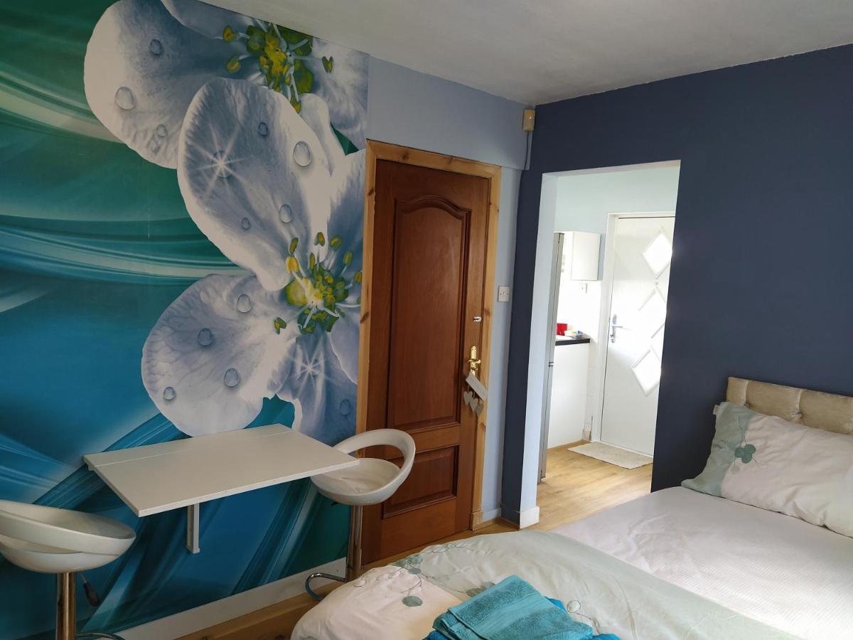 Self Catering Studio Flat Apartment เอดินบะระ ภายนอก รูปภาพ
